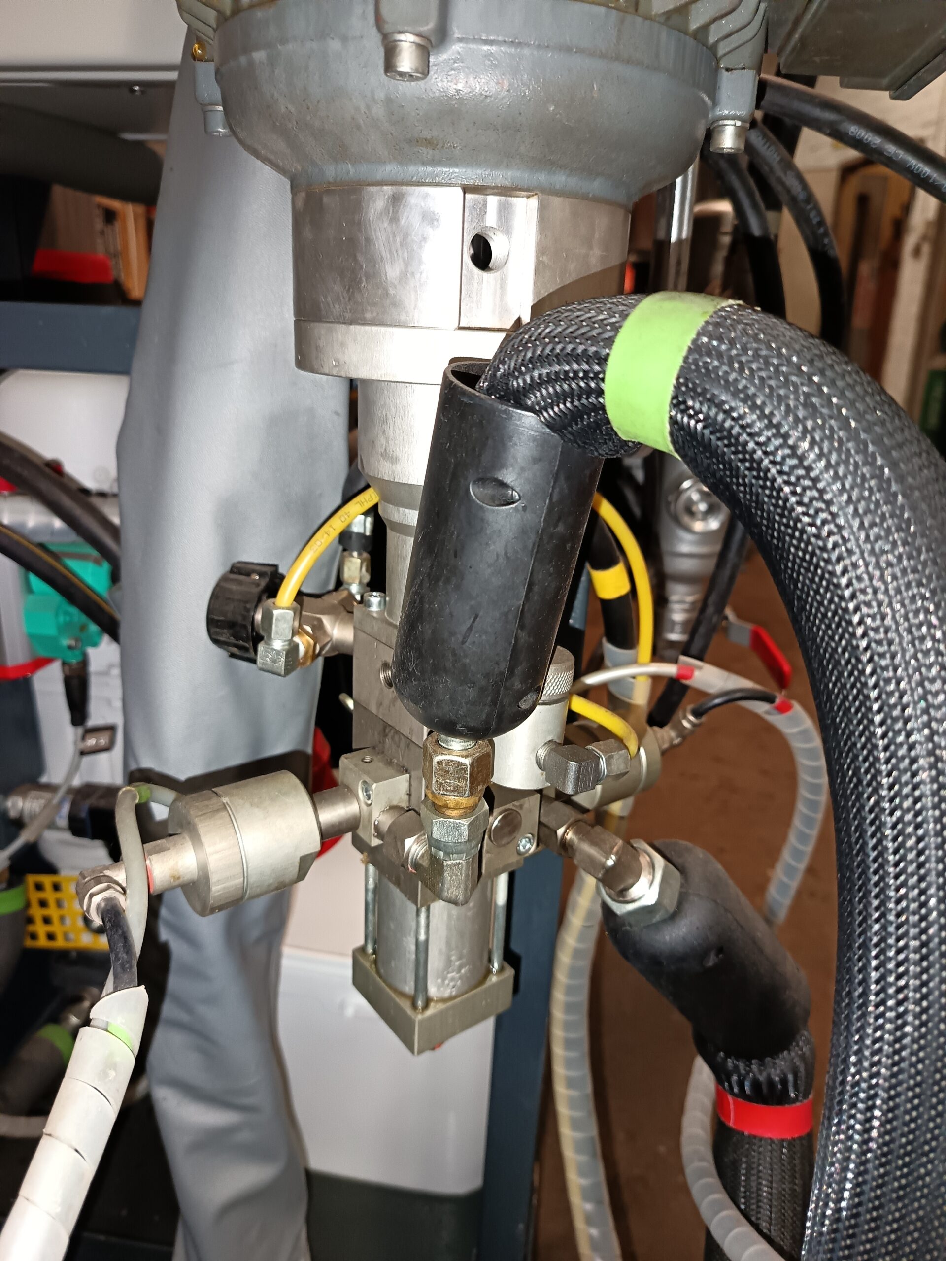 Unipre sekoituspää sähkömoottorilla